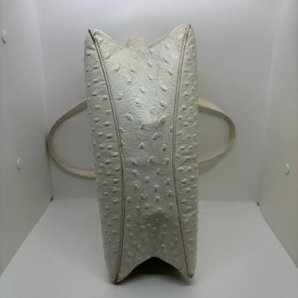 Vintage Classic Elegant Structured Top Handle Handbag – ostrich embossing -Ivory - Picture 13 of 14